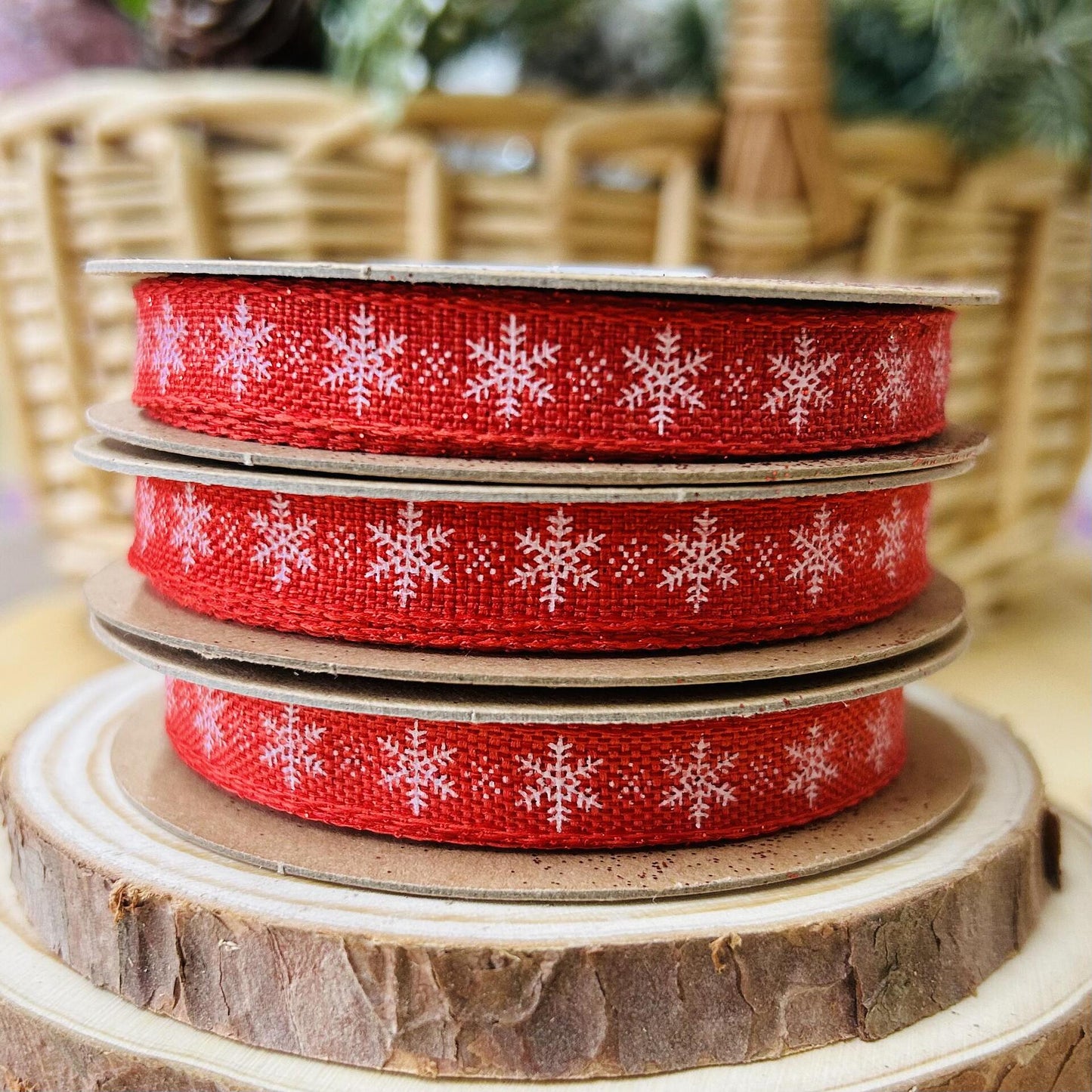 Коледна панделка със снежинки