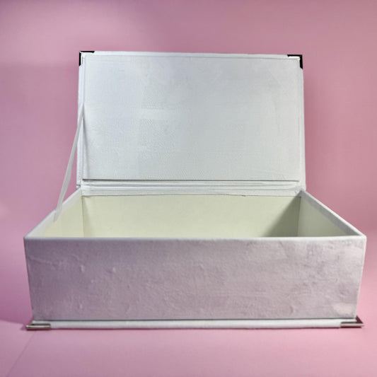 Правоъгълна кутия бяло Кадифе 35/21/10