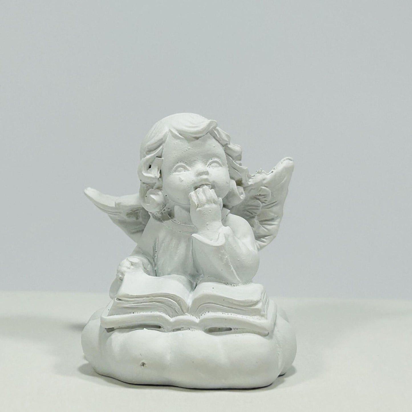 Декоративно ангелче с книга