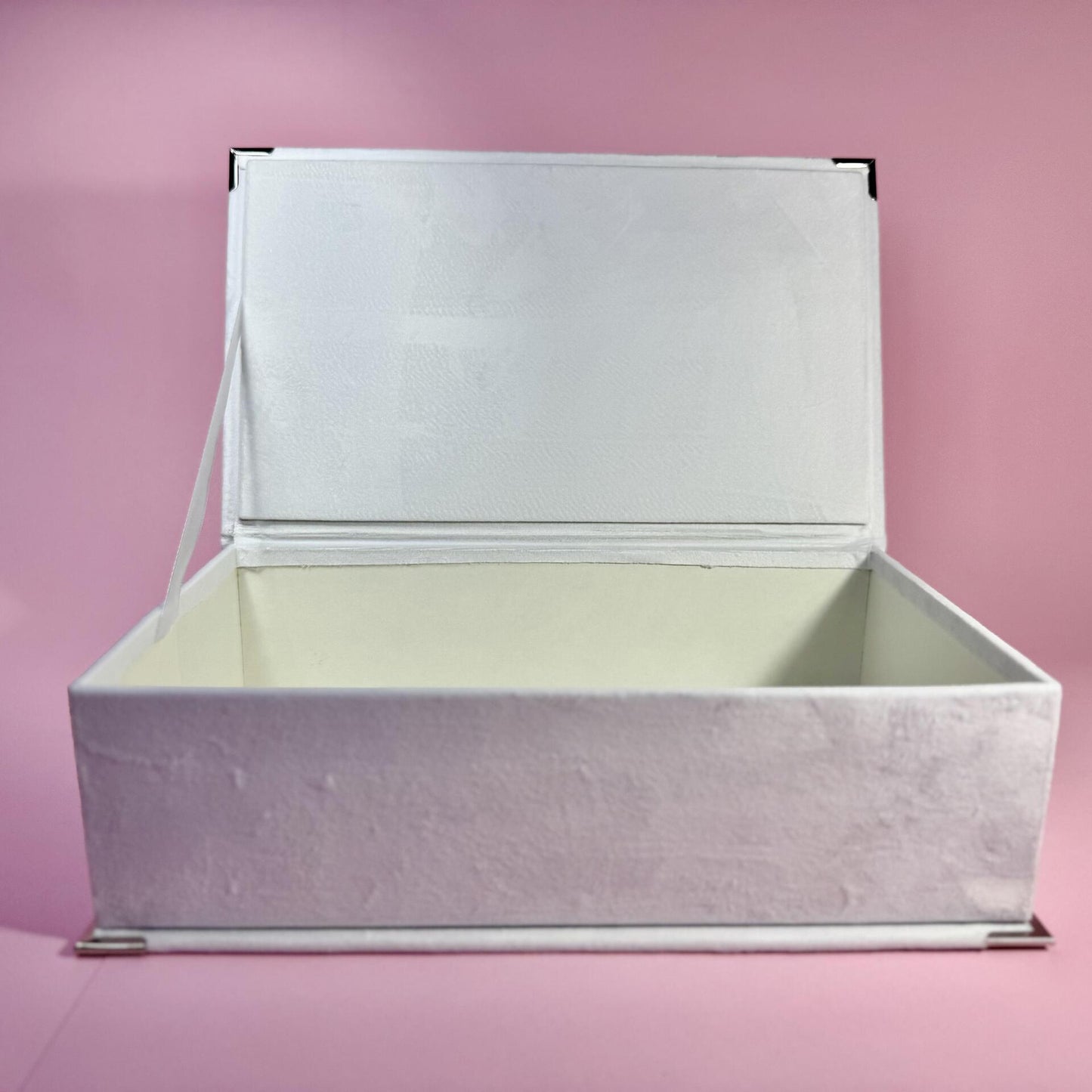 Правоъгълна кутия бяло кадифе 38/24/12